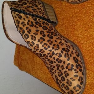 Universal Thread Cheetah Ankle Booties